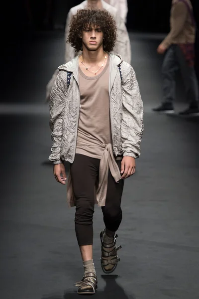 Look 15